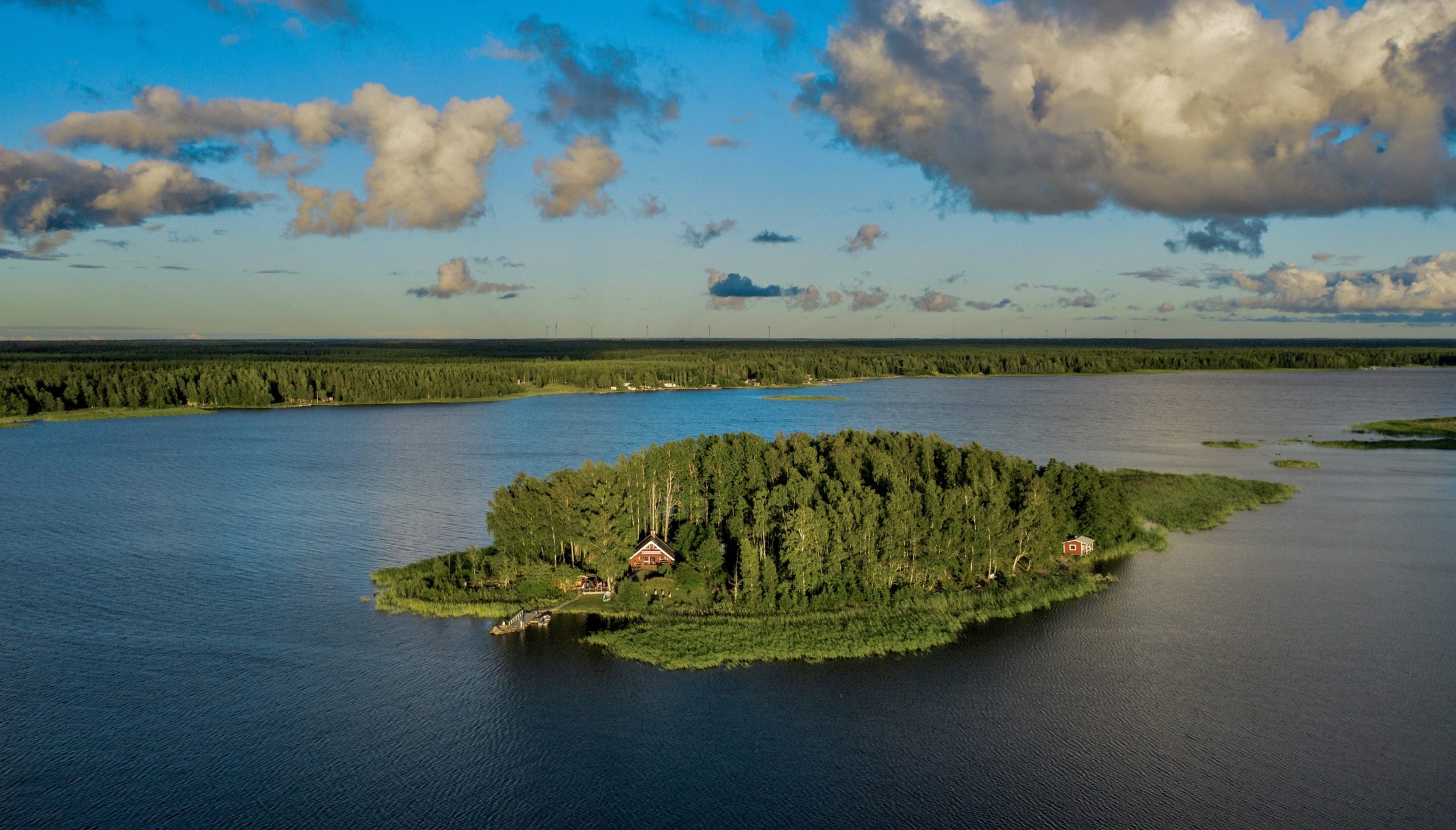 mökki saaressa